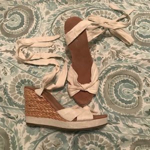 Very Volatile Off-White Wedges